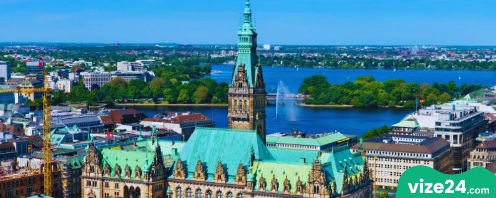 Hamburg Alster Gölü bisiklet yolu ve yürüyüş parkuru