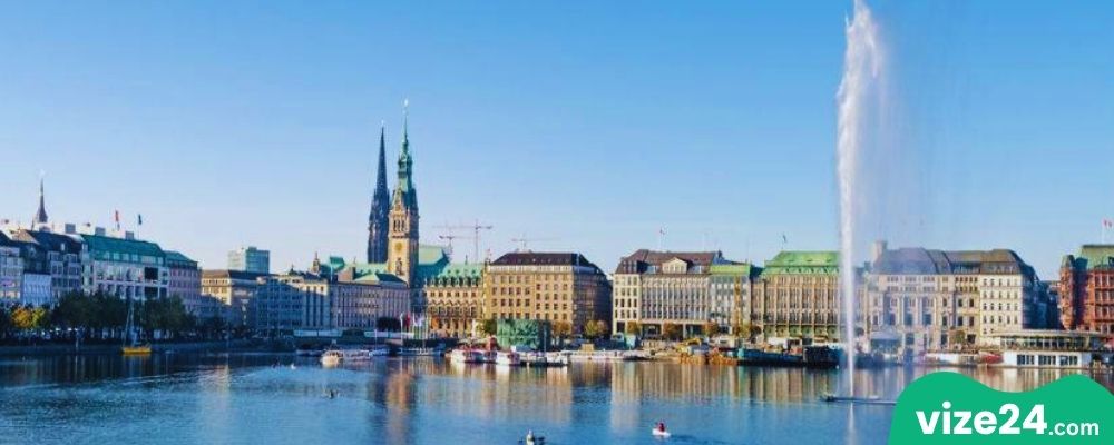 Hamburg Alster Gölü manzarası