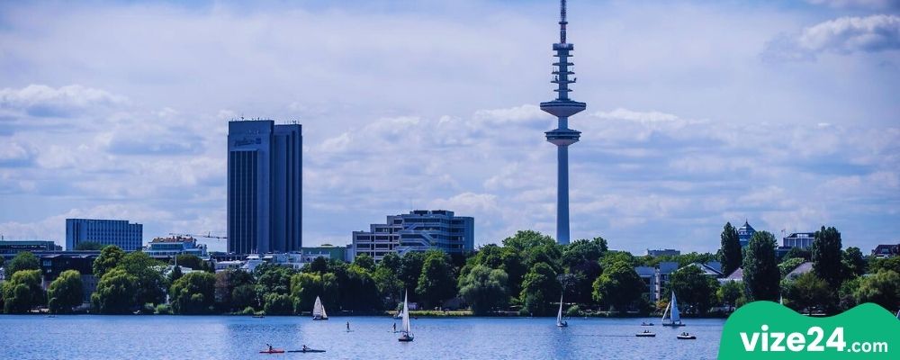 Binnenalster ve Außenalster gölleri Hamburg
