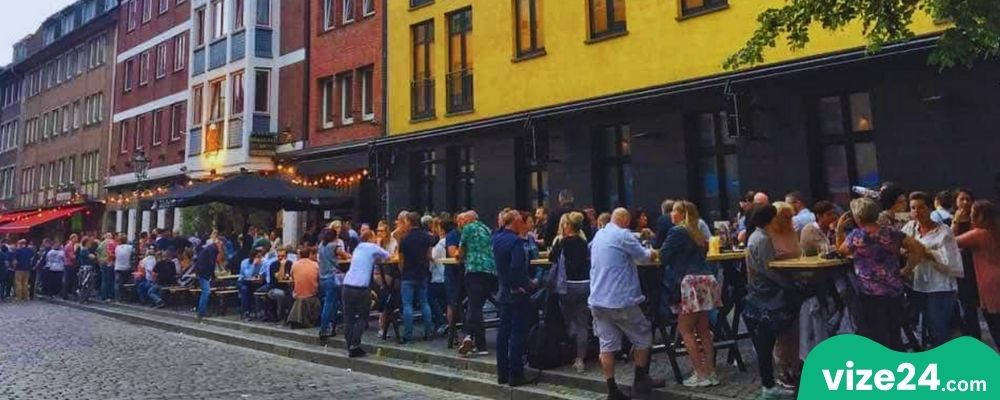 Altbier Düsseldorf geleneksel bira kültürü