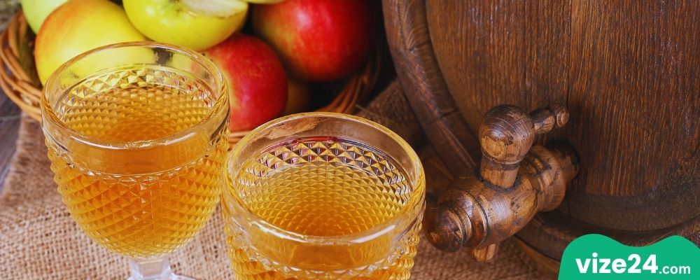 Apfelwein elma şarabı Frankfurt bardak sunumu