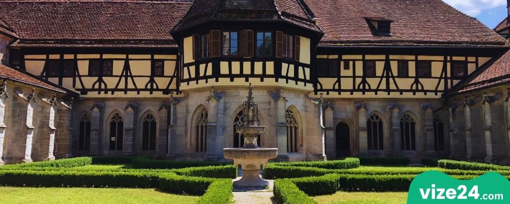Bebenhausen Manastırı Stuttgart yakınları orman içi tarihi yapı