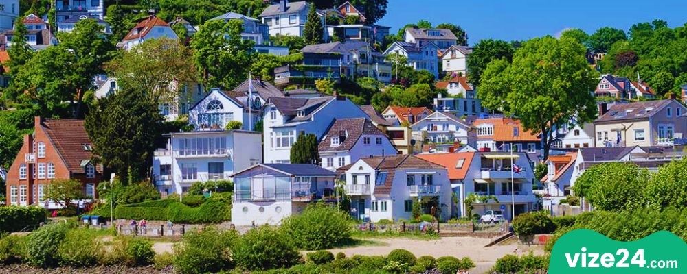 Blankenese merdivenli evler ve Elbe manzarası