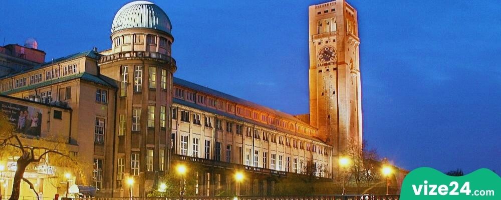 Münih Deutsches Museum girişi