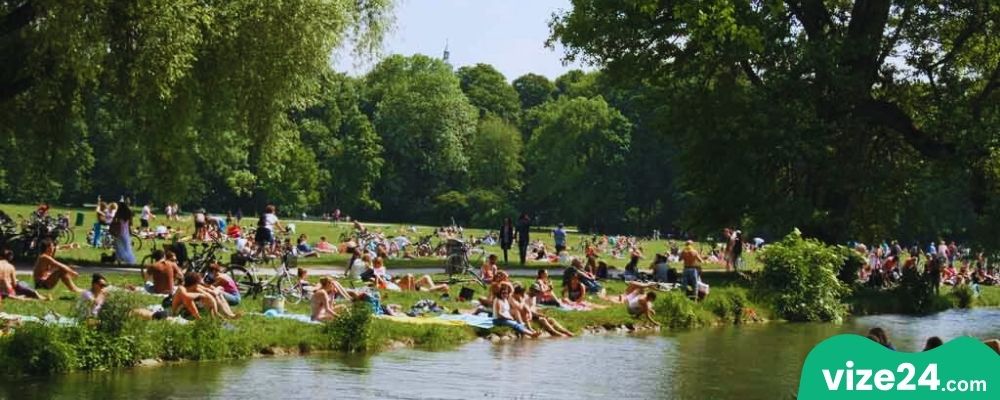 Englischer Garten göl manzarası