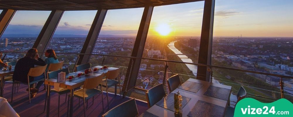 Fernmeldeturm Mannheim televizyon kulesi ve manzara terası