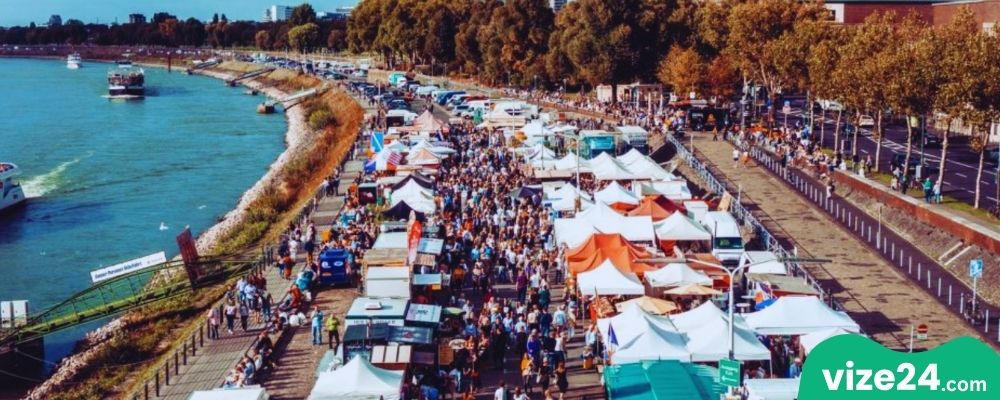 Fischmarkt Düsseldorf balık pazarı brunch
