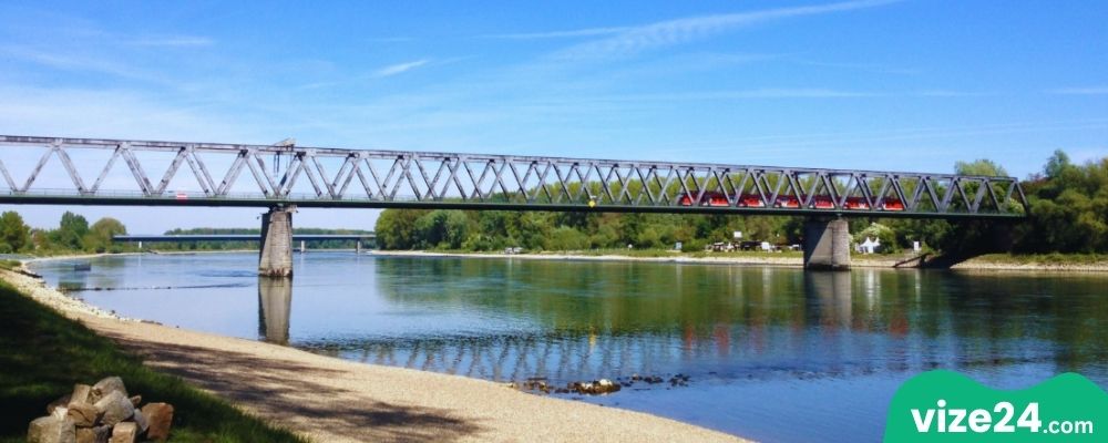 Germersheim Ren Nehri kıyısı ve Karlsruhe yakınlarında huzurlu rota