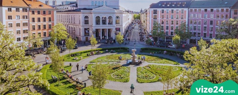 Münih Glockenbachviertel bölgesi sokakları ve dükkanlar