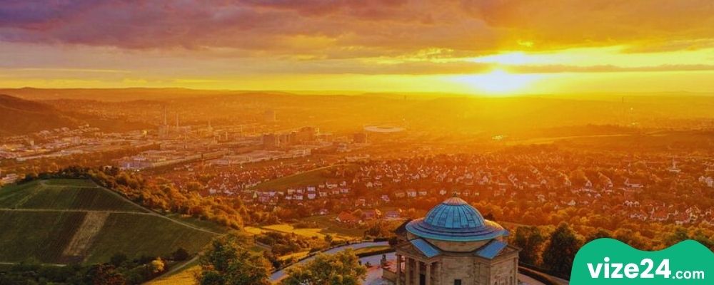 Grabkapelle Rotenberg Stuttgart şapeli ve üzüm bağı manzarası