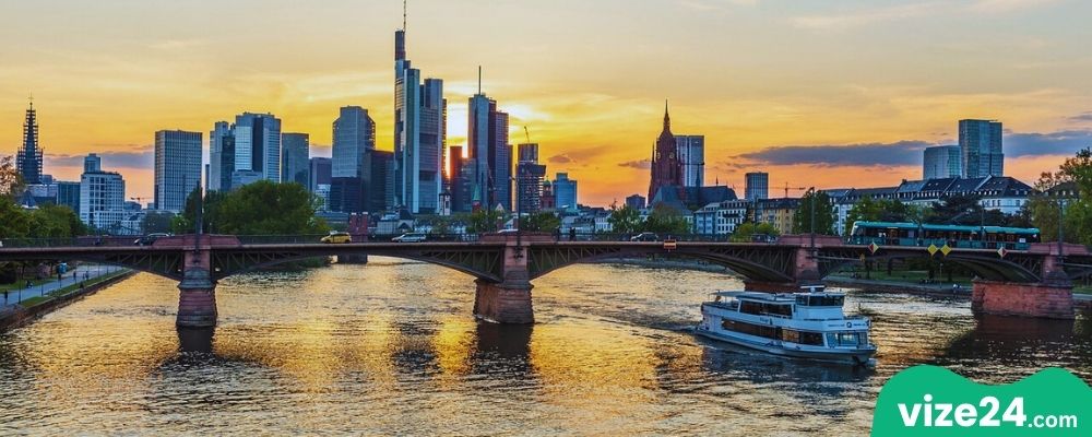 Frankfurt gün batımı manzarası Main Nehri