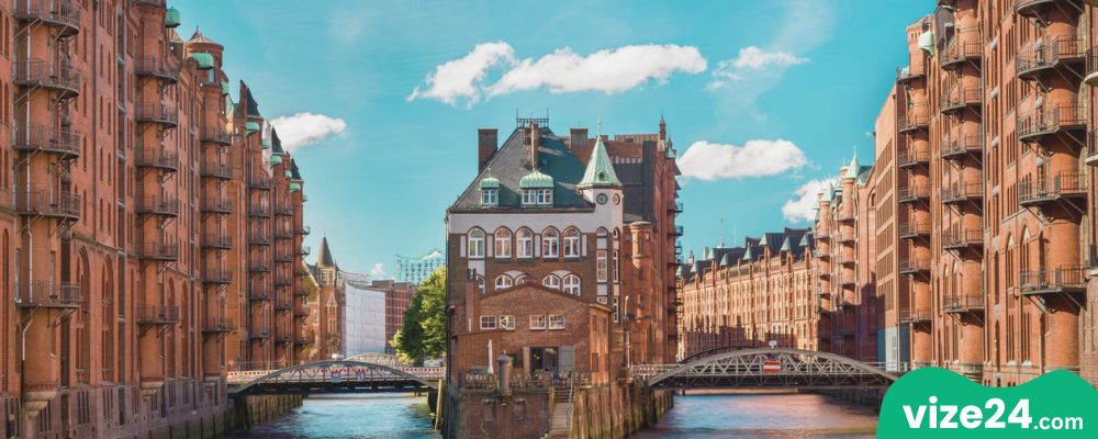 Hamburg Limanı ve Elbphilharmonie Konser Salonu