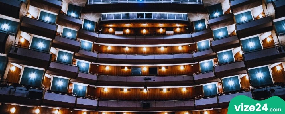 Hamburg Devlet Operası sahne binası