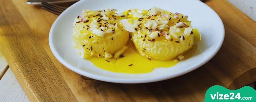 Handkäse mit Musik peynir ve soğanla servis edilen Frankfurt atıştırmalığı