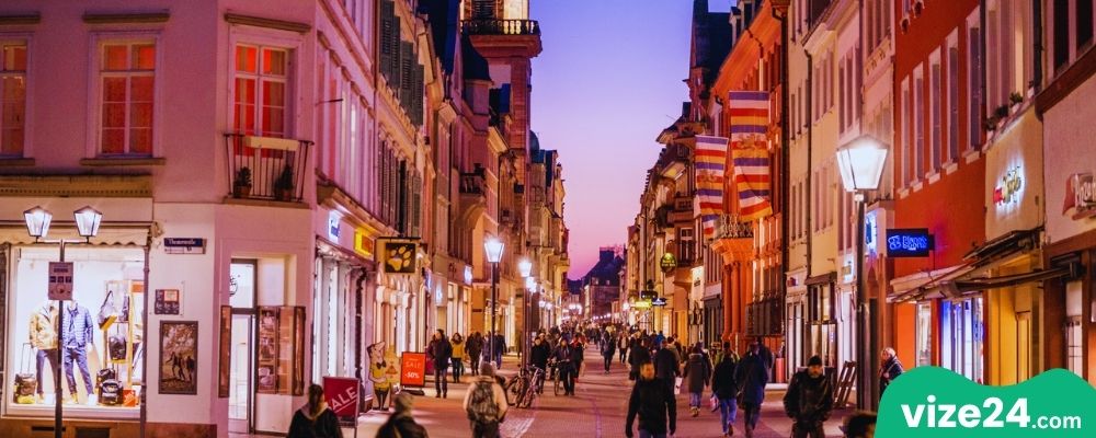 Heidelberg Hauptstraße alışveriş caddesi ve mağazalar
