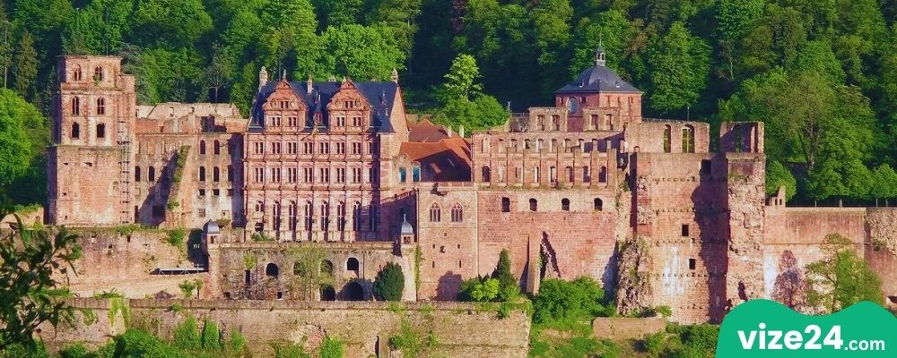 Heidelberg Kalesi ve Neckar Nehri manzarası
