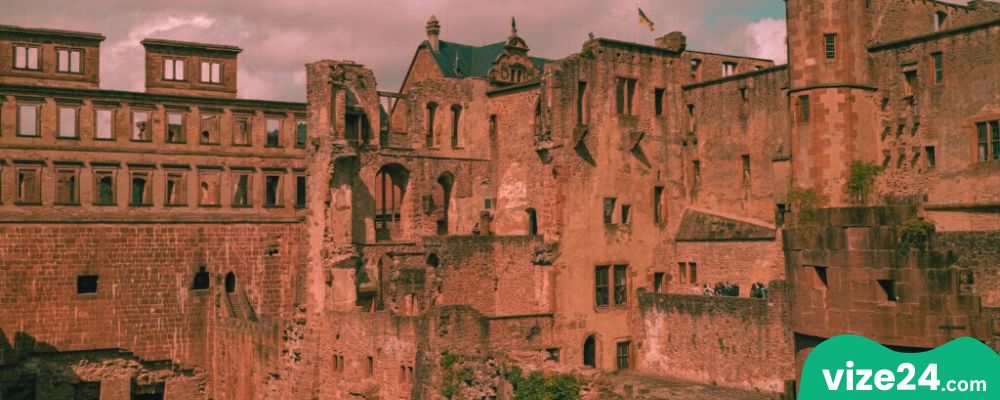 Heidelberg Kalesi ve Neckar Nehri Manzarası