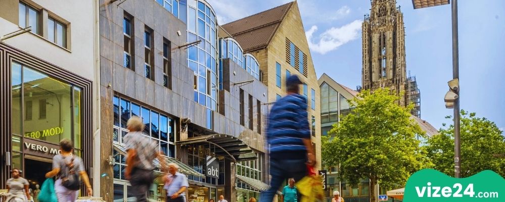 Hirschstraße Ulm alışveriş caddesi mağazalar ve şehir merkezi