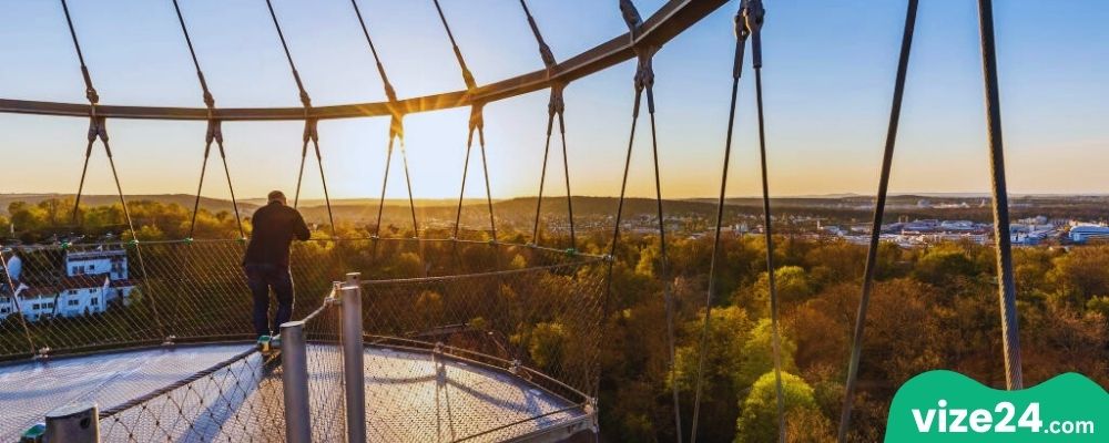 Höhenpark Killesberg Stuttgart çiçek bahçeleri ve renkli yürüyüş yolları