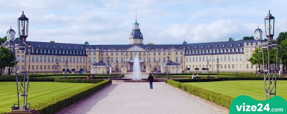 Karlsruhe Sarayı Mannheim yakınları mimari ve tarih turu