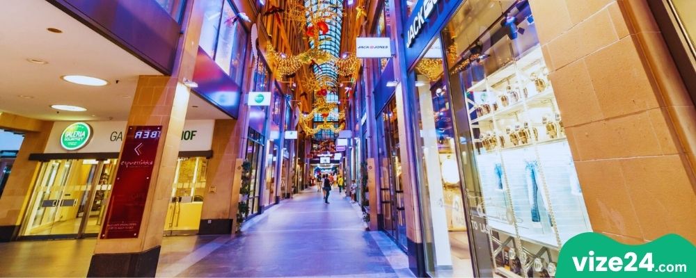 Münih Kaufingerstraße alışveriş caddesi