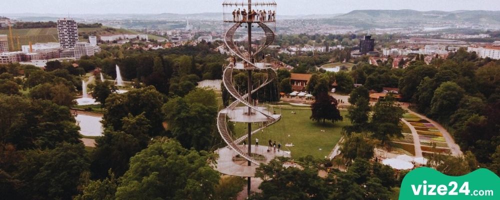 Killesbergpark Stuttgart çiçek bahçeleri ve manzara kulesi
