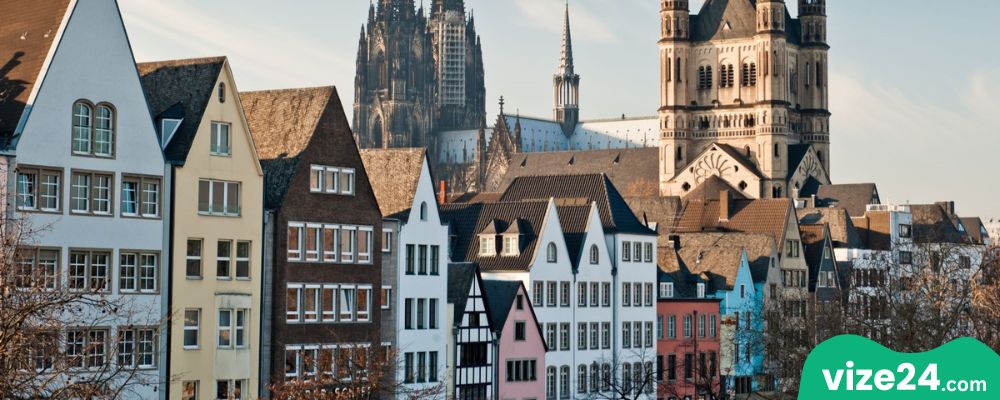 Köln Altstadt eski şehir manzarası