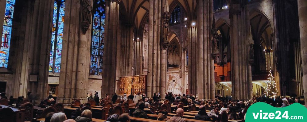 Köln Katedrali iç mimarisi