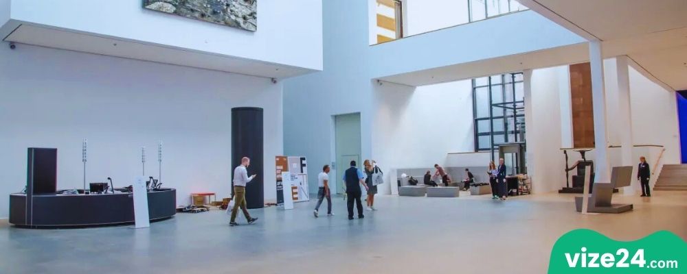 Kunsthalle Mannheim modern sanat galerisi iç mekan sergisi