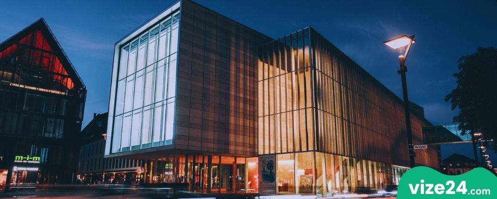 Kunsthalle Weishaupt Ulm modern sanat galerisi ve mimari detaylar