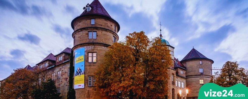 Landesmuseum Württemberg Stuttgart eski saray müzesi ve sergi salonu