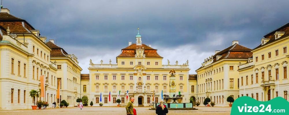 Ludwigsburg Palace Stuttgart yakınları barok sarayı ve bahçeleri