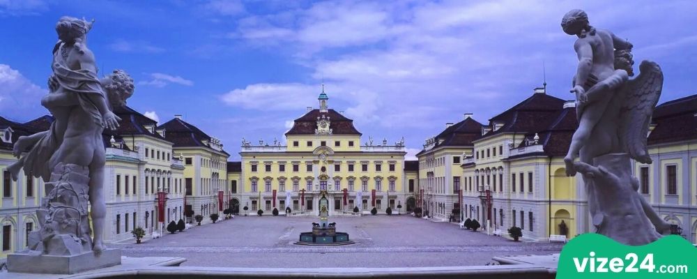 Residenzschloss Ludwigsburg Stuttgart sarayı ve bahçeleri