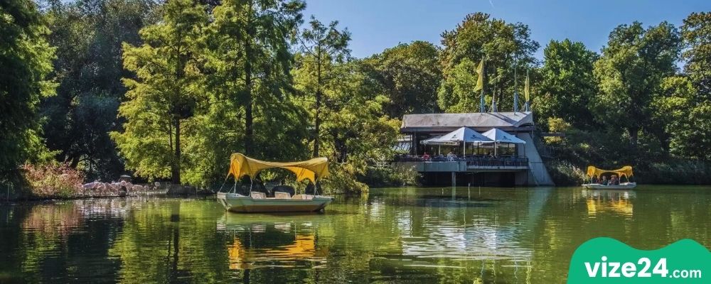 Luisenpark Mannheim gölet ve doğa parkı manzarası