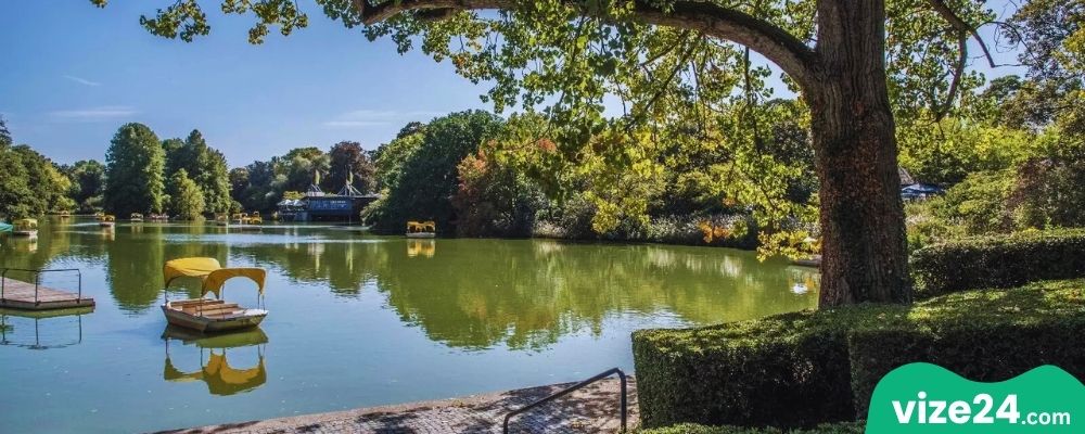 Luisenpark Mannheim doğa parkı gölet ve çiçek bahçesi