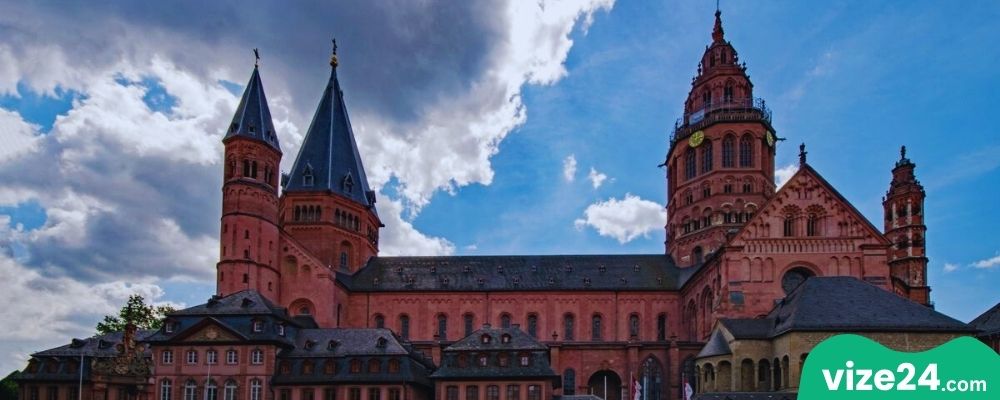 Mainz Katedrali ve pazar meydanı