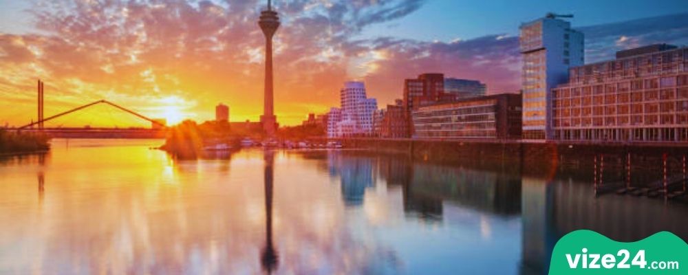 MedienHafen gün batımı Düsseldorf modern liman