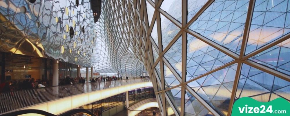 MyZeil alışveriş merkezi Frankfurt cam tavan