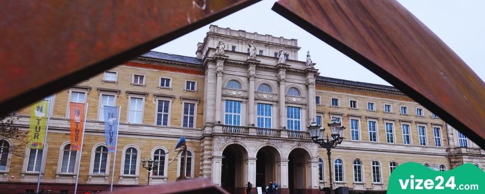 Naturkundemuseum Karlsruhe doğa tarihi müzesi dinozor fosilleri