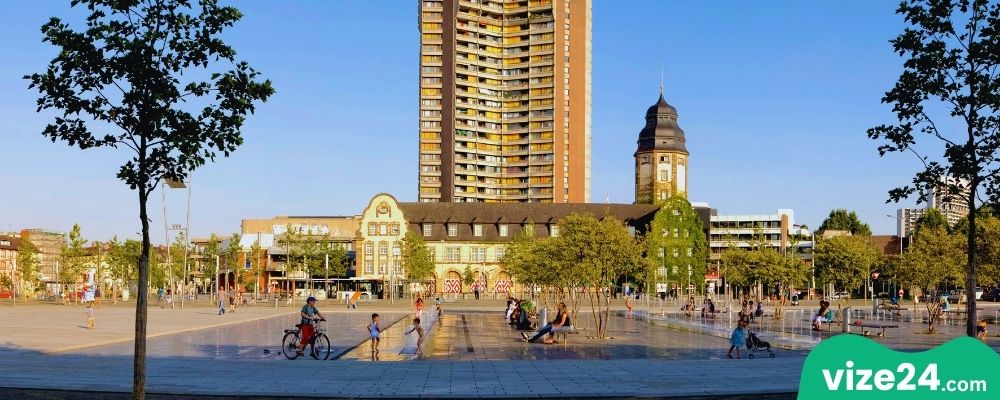 Neckarufer Mannheim nehir kenarı yürüyüş yolu ve gün batımı manzarası