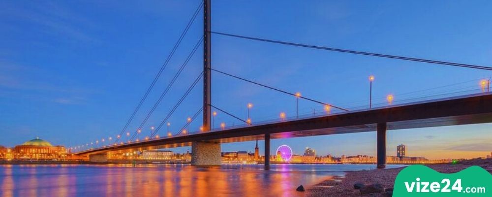 Oberkasseler Brücke Düsseldorf köprü manzarası