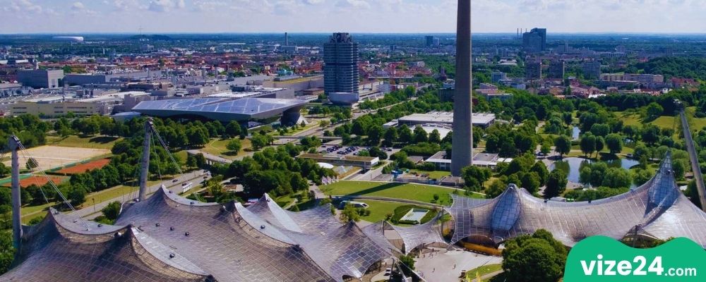 Münih Olympiapark ve Olympiaturm Kulesi