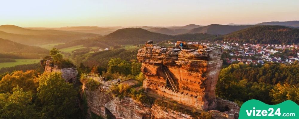 Pfälzerwald doğa yürüyüş rotası ve Karlsruhe çevresi orman manzarası