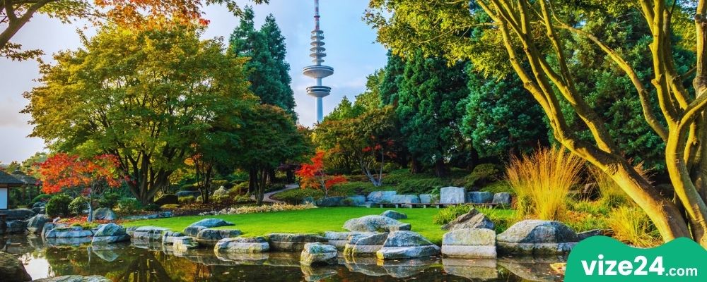 Planten un Blomen Hamburg parkı doğa gölet çiçekler