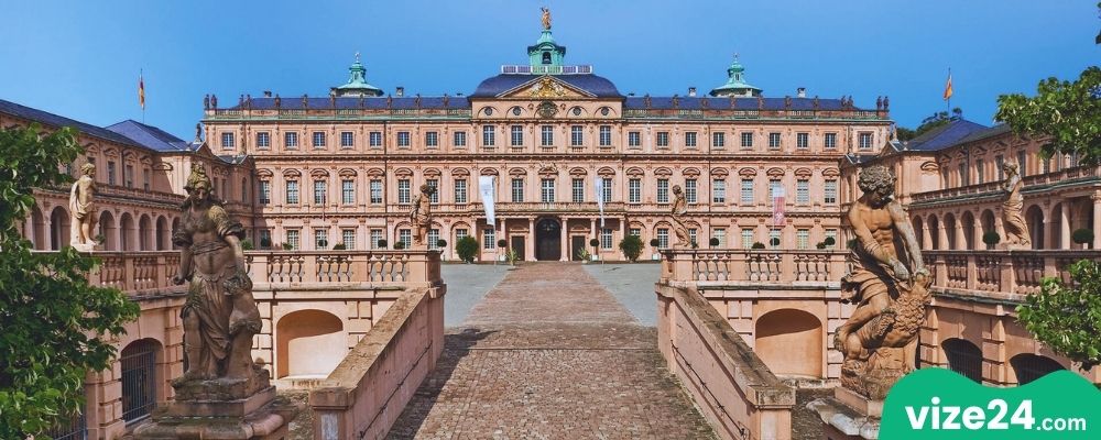 Rastatt barok sarayı ve Karlsruhe çevresi günübirlik gezi noktası