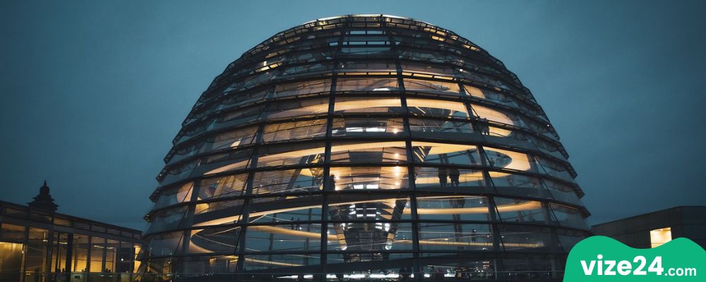 Reichstag Binası cam kubbe Berlin