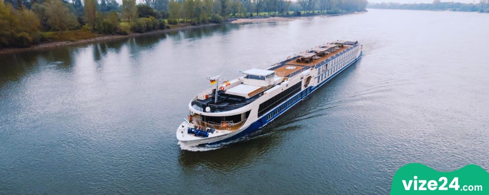 Köln Ren Nehri tekne turu