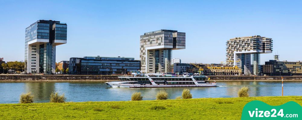 Köln Rheinauhafen modern mimari Kranhäuser