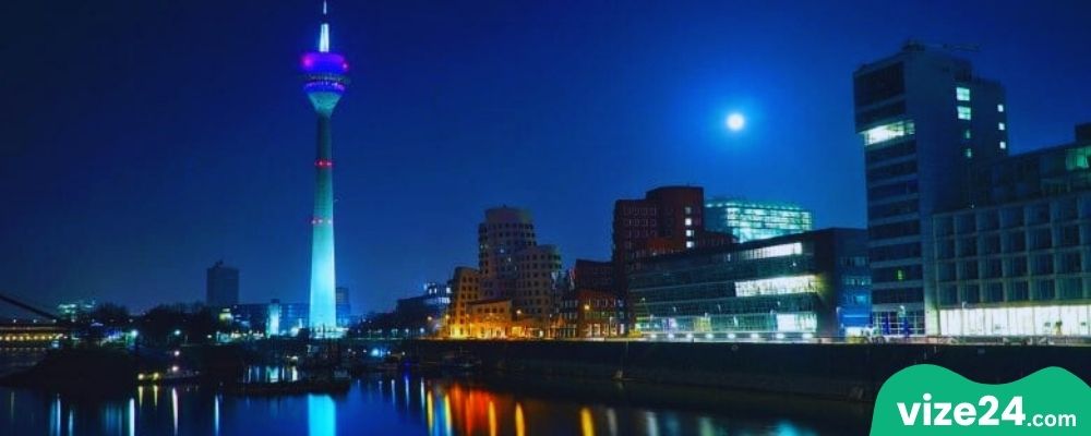 Rheinturm Düsseldorf manzara kulesi