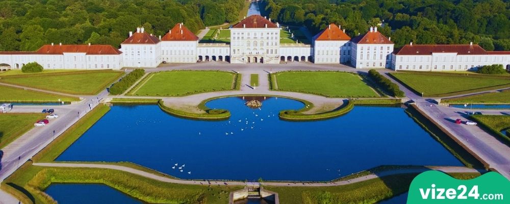 Münih Nymphenburg Sarayı Bahçesi ve göletleri